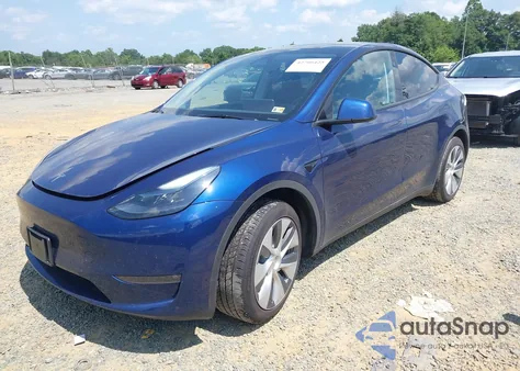 2023 Tesla Model Y Awd/Long Range Dual Motor All-Wheel Drive z USA, uszkodzony, nr VIN 7SAYGDEE6PF851180